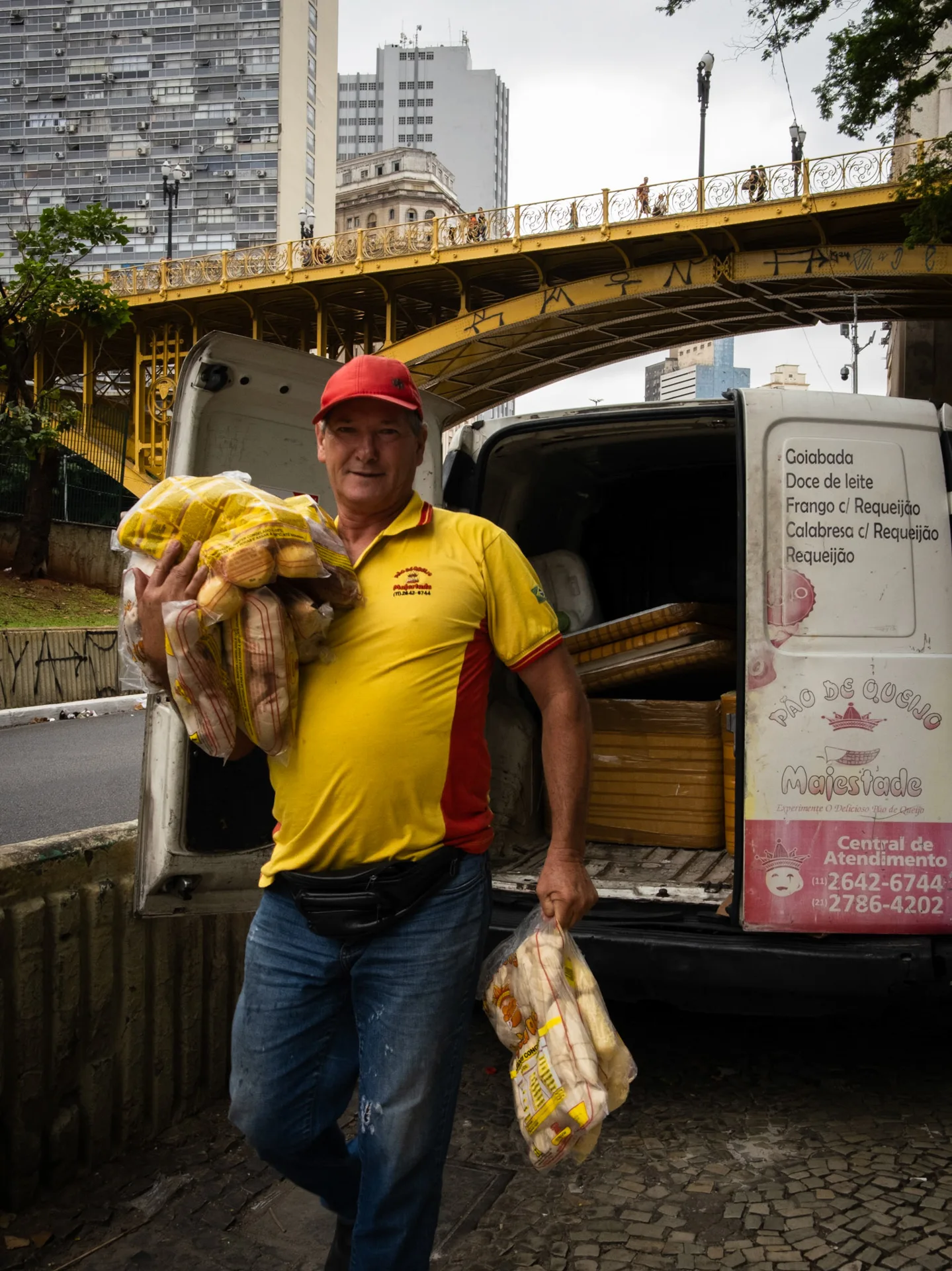 Street: photograph by Leo Saraiva, image 8