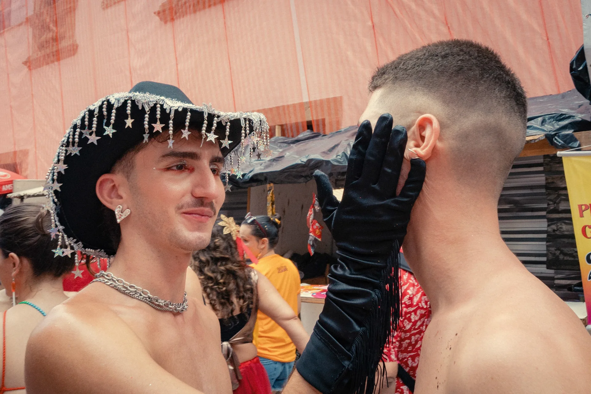 Street: photograph by Leo Saraiva, image 14